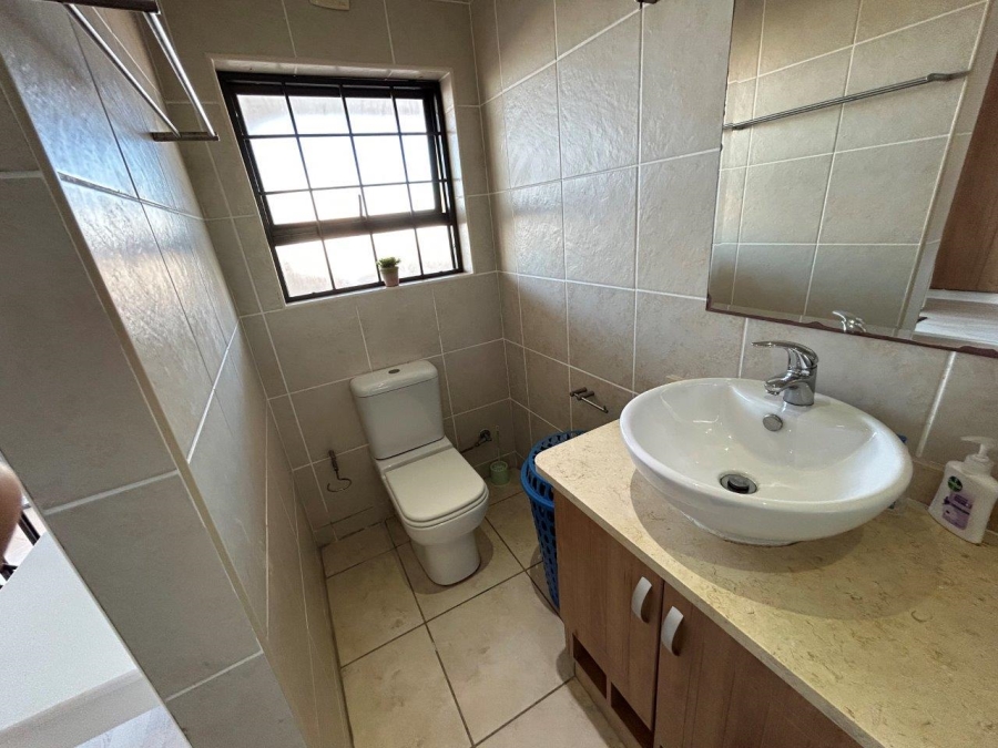 9 Bedroom Property for Sale in Wavecrest Eastern Cape